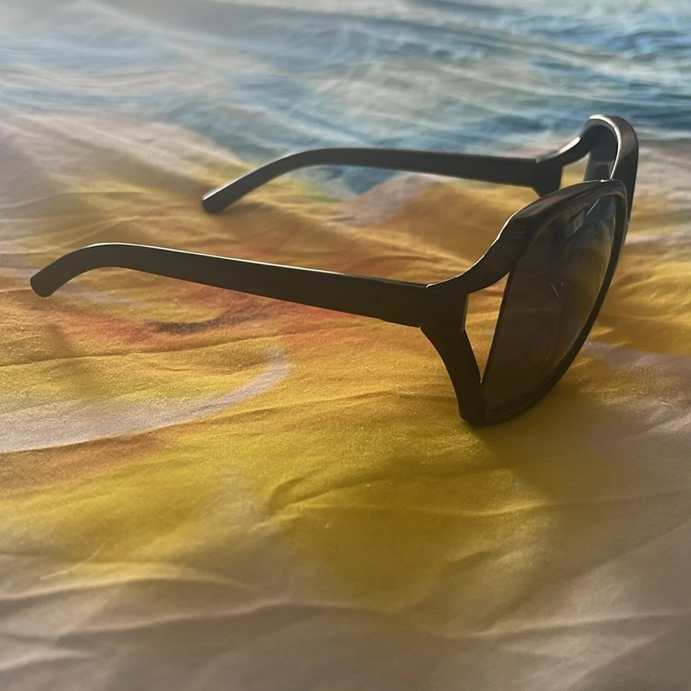 Elegant Black Sunglasses